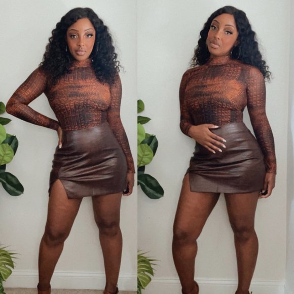 Mock Neck Thumb Hole Crocodile Mesh Sheer Top - Picture 4 of 4